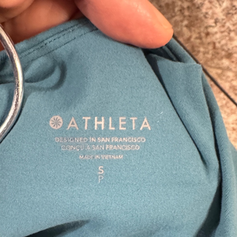 Athleta Conscious Crop
D-DD, Borealis Green - Picture 8 of 8